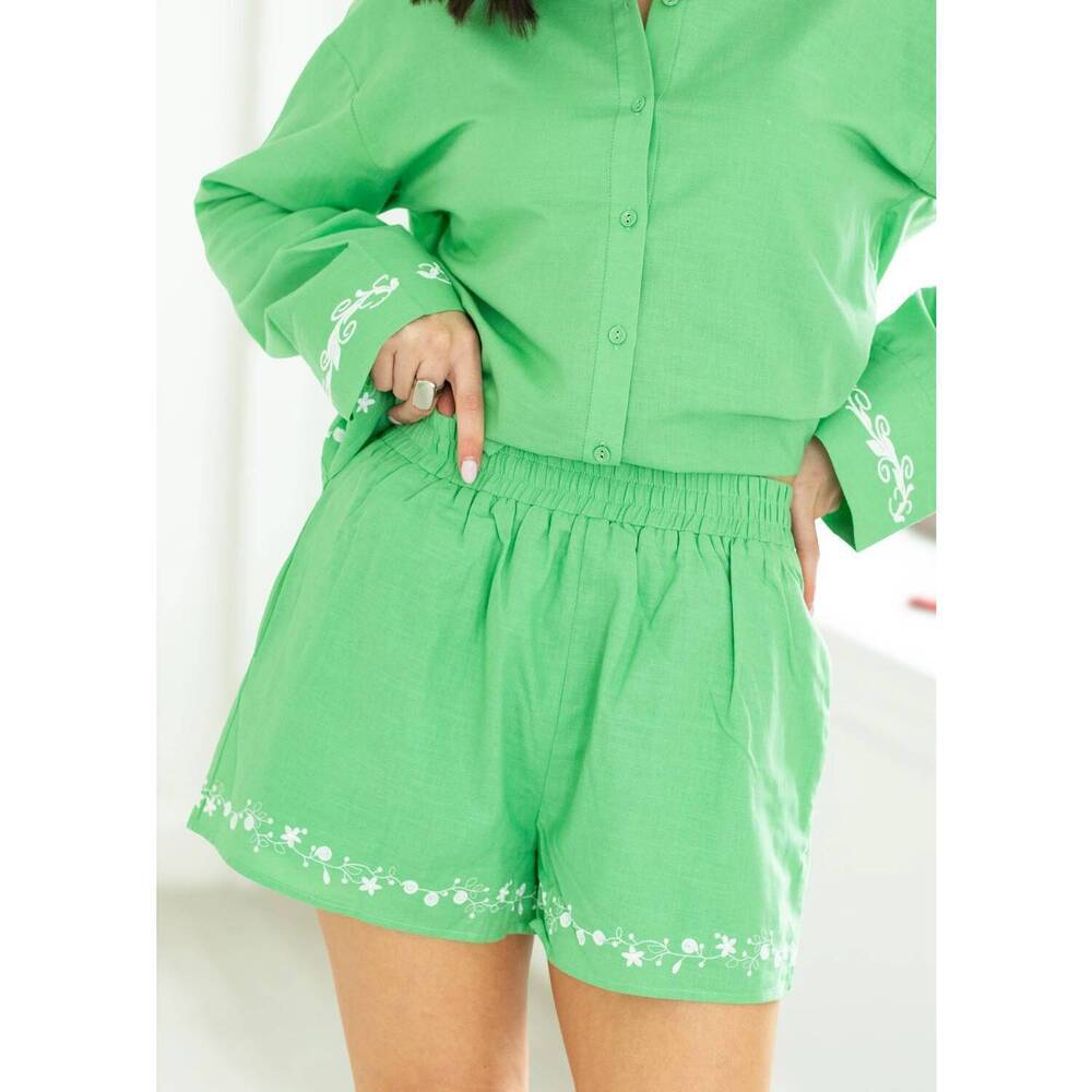 NEW LINE AND DOT tippi embroidered shorts in green